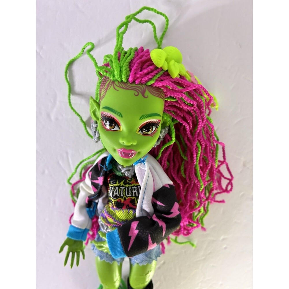 Monster High G3 Venus McFlytrap Core Fashion Doll Mattel 2022 Pink Green Hair
